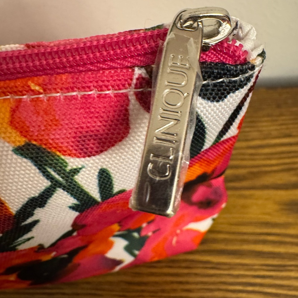 Clinique Cosmetic Makeup Bag Featuring A Limited-Edition "Poppy" Floral Print View 5